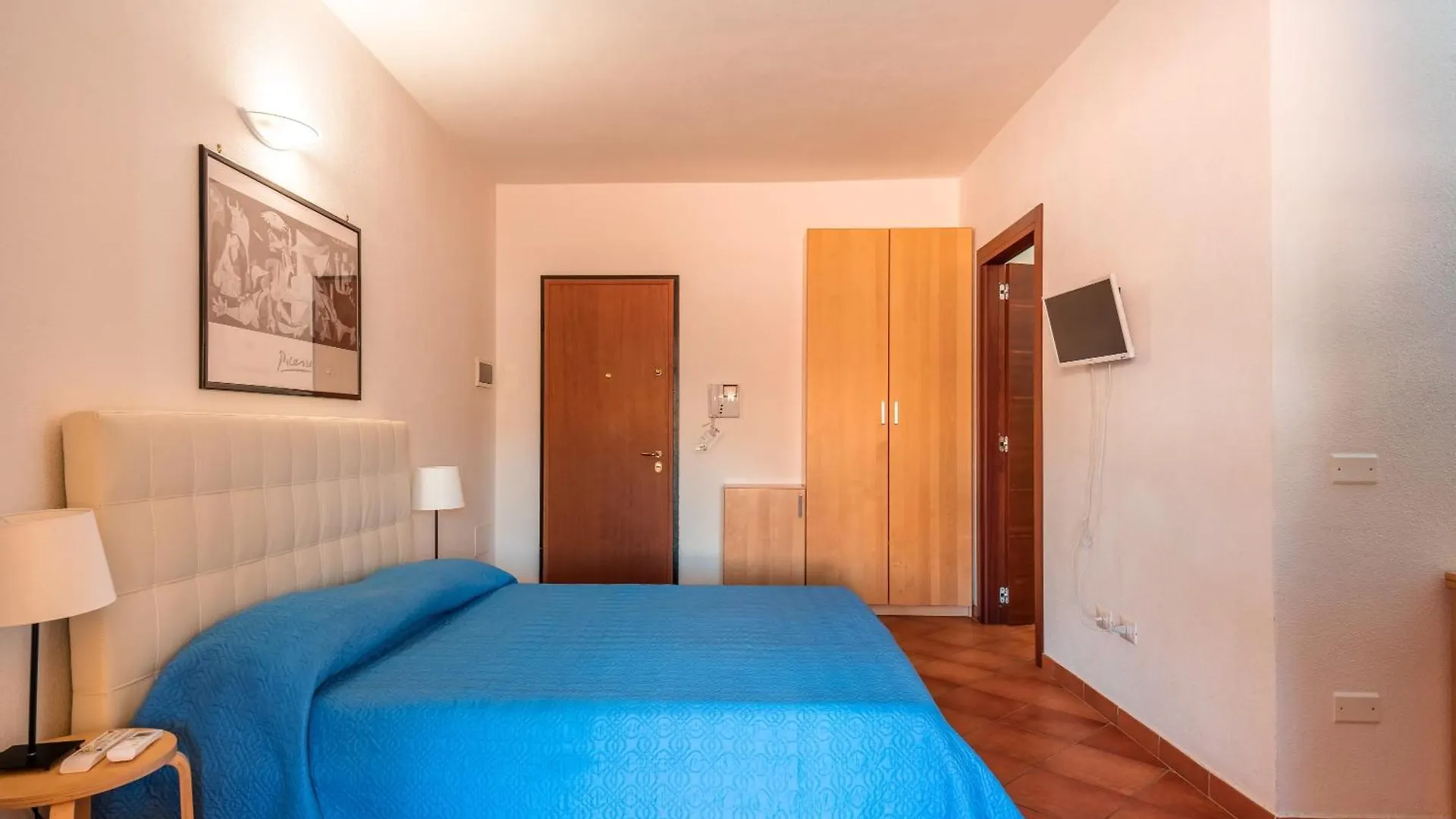 Relaxing Cristal Blu Studio M4 Sleeps 4 Santa Teresa Gallura